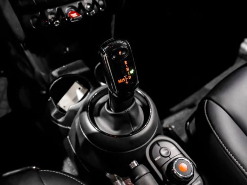 Used 2021 MINI Cooper 2-Door Hardtop FWD image 19