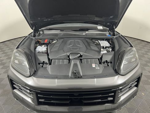 Certified 2025 Porsche Cayenne E-Hybrid AWD/4WD image 22