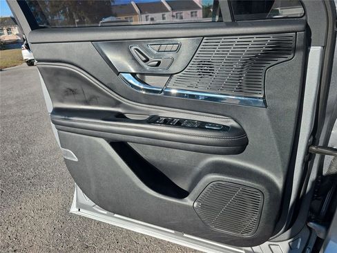 Used 2022 Lincoln Corsair FWD w/ Equipment Group 101A image 17