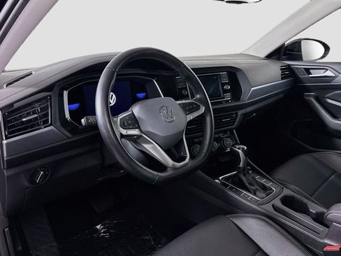 Certified 2022 Volkswagen Jetta SE w/ Panoramic Sunroof Package FWD image 9