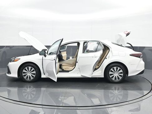 Used 2022 Toyota Camry LE image 27