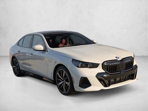 New 2026 BMW 550e xDrive image 7