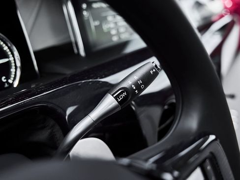 Used 2023 Rolls-Royce Phantom Sedan RWD image 78