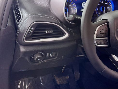 New 2026 Chrysler Pacifica Select image 5