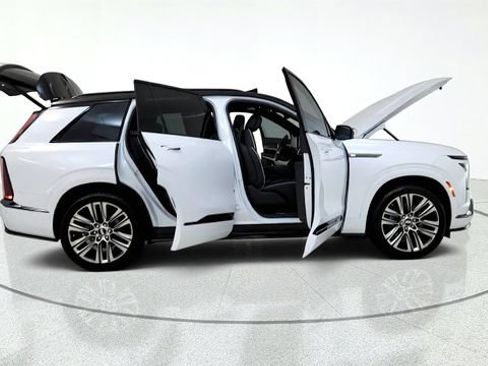 Used 2026 Cadillac Vistiq Platinum w/ LPO, Floor Liner Package AWD/4WD image 20