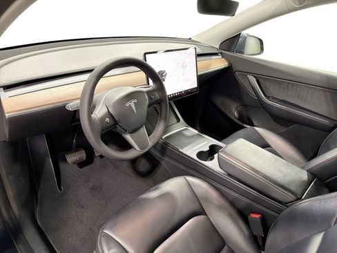 Certified 2021 Tesla Model Y 2WD image 9