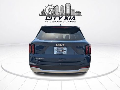 Used 2025 Kia Sorento S w/ Panoramic Sunroof Package FWD image 4