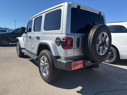 Used 2022 Jeep Wrangler Unlimited Sahara w/ LED Lighting Group AWD/4WD image 9