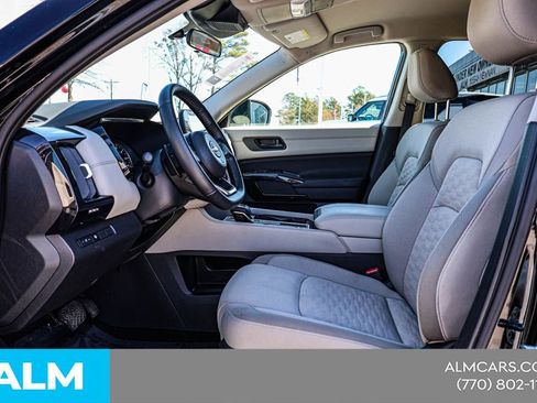 Used 2024 Nissan Pathfinder SV FWD image 19