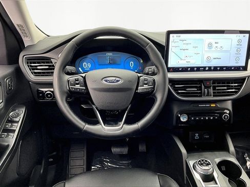 Used 2023 Ford Escape Platinum image 5