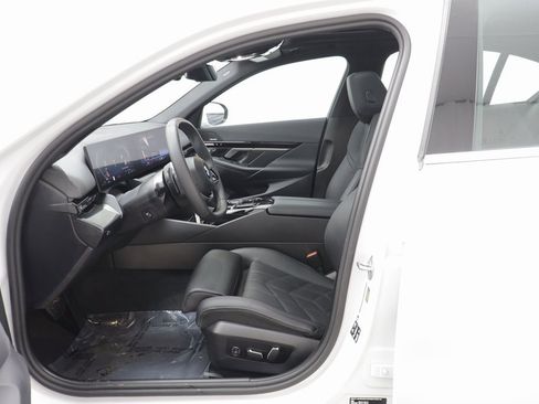 Used 2025 BMW 530i xDrive image 5