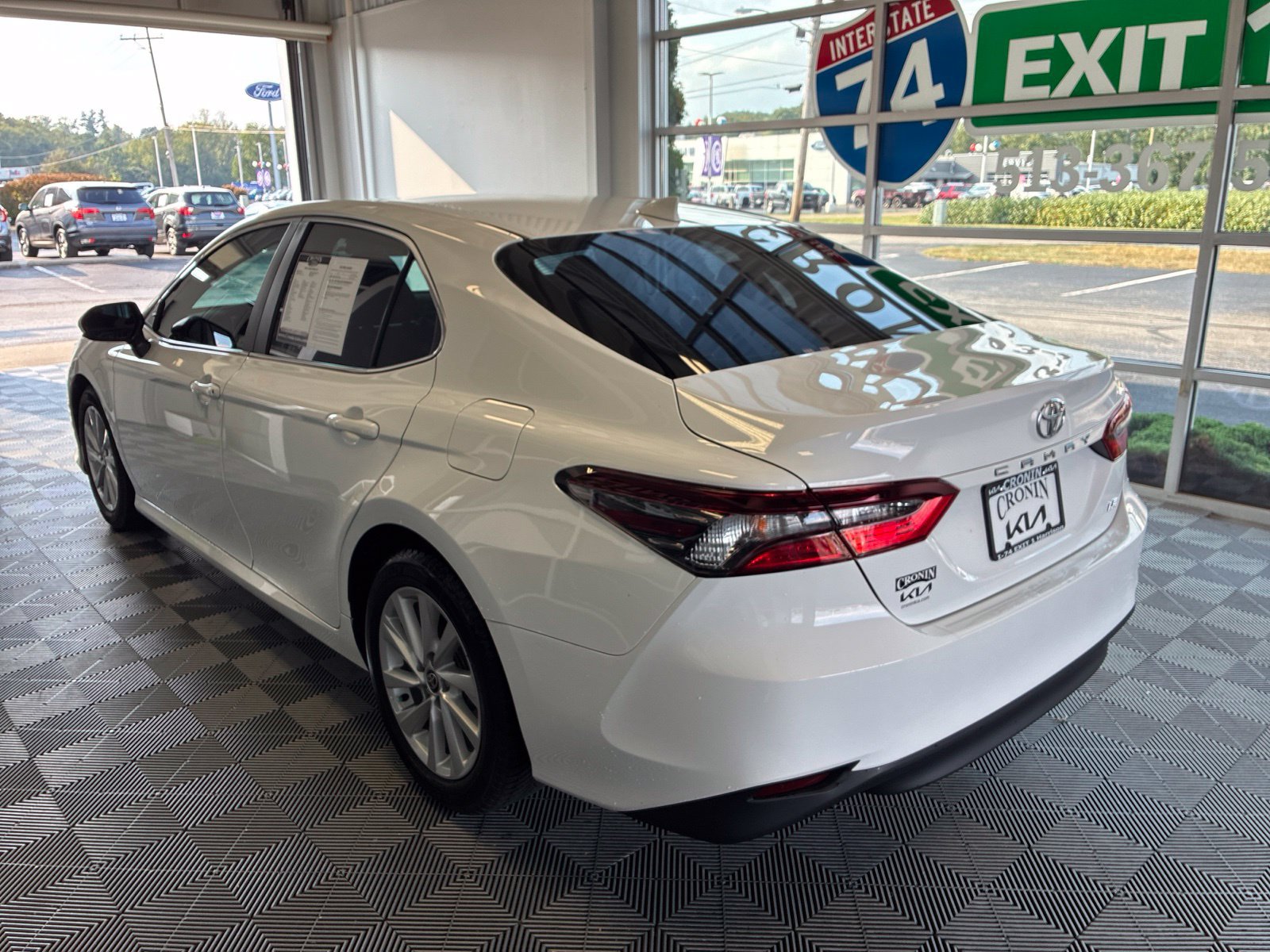 Used 2021 Toyota Camry LE w/ Carpet Mat Package (TMS) FWD image 4