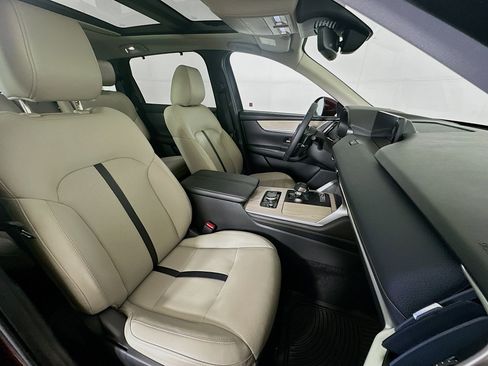 Used 2024 MAZDA CX-90 Plug-In Hybrid w/ Premium Pkg image 34