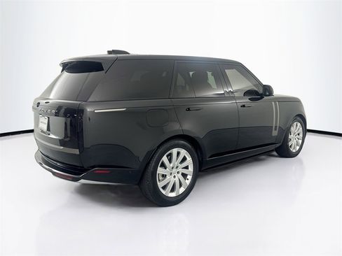 Certified 2025 Land Rover Range Rover SE image 5