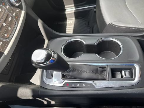 Used 2019 Chevrolet Equinox Premier FWD image 24