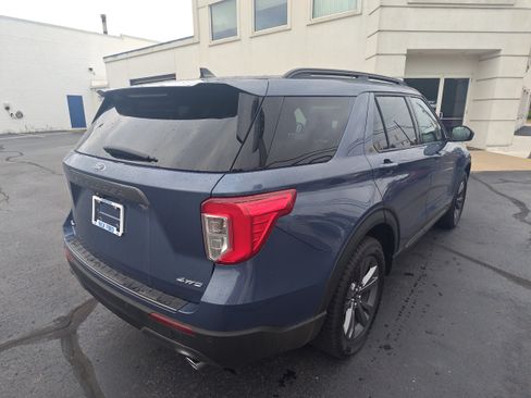 Used 2021 Ford Explorer XLT w/ Equipment Group 202A AWD/4WD image 5