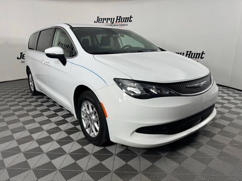 Used 2023 Chrysler Voyager LX FWD image 6