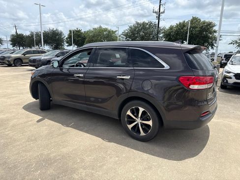 Used 2017 Kia Sorento EX w/ EX V6 Premium Package FWD image 4