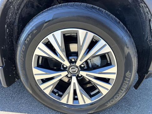 Certified 2021 Nissan Rogue SV w/ Premium Package image 12