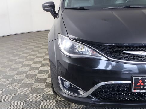 Used 2020 Chrysler Pacifica Touring-L image 12