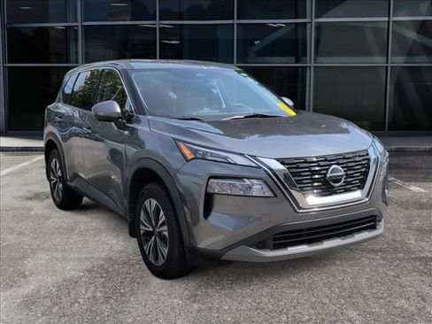 Used 2021 Nissan Rogue SV FWD image 2