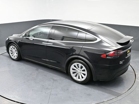 Used 2018 Tesla Model X 75D image 48