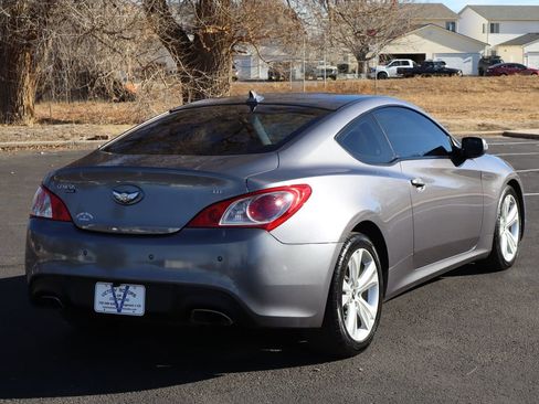 Used 2010 Hyundai Genesis 3.8 image 5