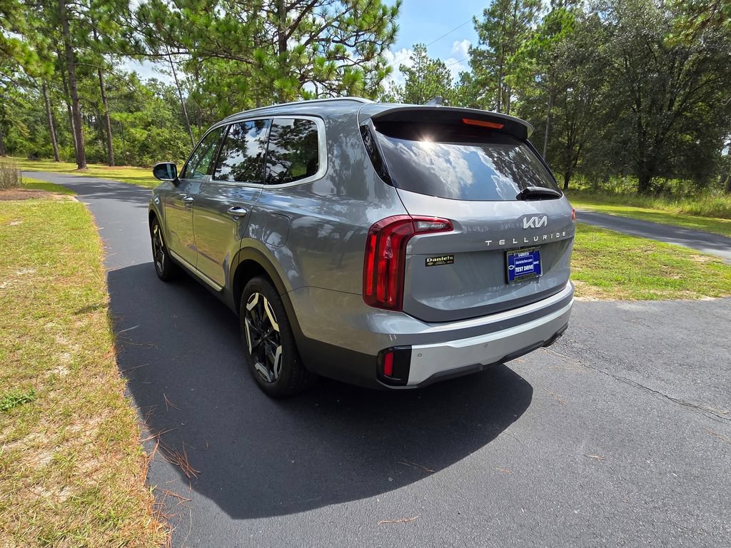 Used 2024 Kia Telluride S w/ S Sunroof Package FWD image 3