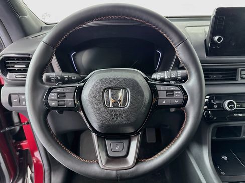 Certified 2025 Honda Pilot TrailSport image 11