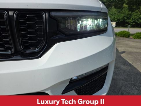 Used 2023 Jeep Grand Cherokee Limited w/ Luxury Tech Group II RWD image 9