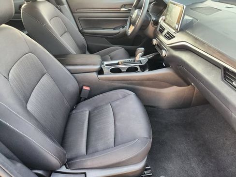 Used 2024 Nissan Altima 2.5 SV FWD image 14