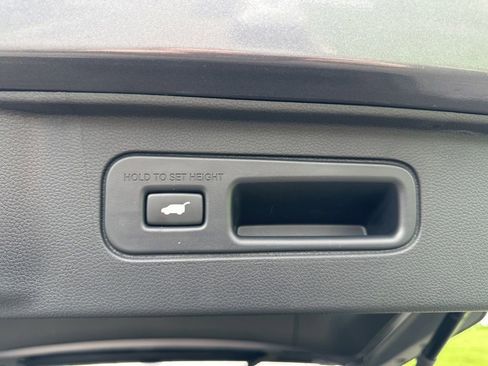 Used 2025 Honda Pilot Touring image 14