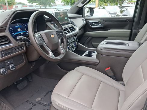 Used 2024 Chevrolet Suburban LT RWD image 11
