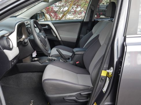 Used 2014 Toyota RAV4 XLE FWD image 3