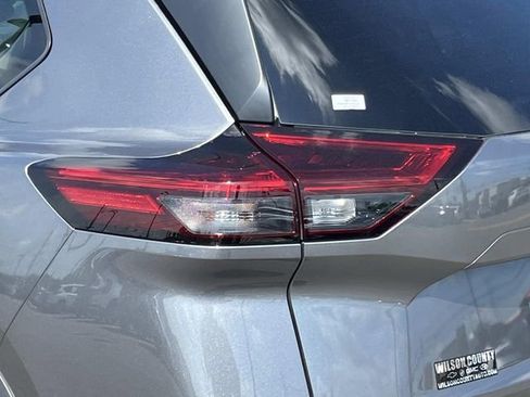 Used 2023 Nissan Rogue SV w/ SV Premium B Package FWD image 10