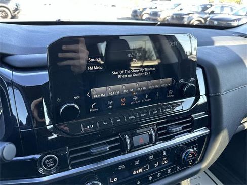 Certified 2023 Nissan Pathfinder SL image 16