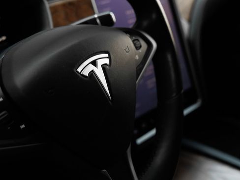 Used 2020 Tesla Model X Long Range AWD/4WD image 19