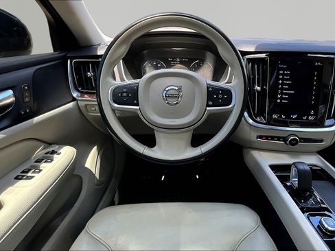 Used 2022 Volvo S60 B5 Momentum AWD/4WD image 8