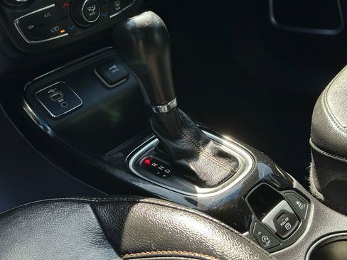 Used 2020 Jeep Compass Limited image 12