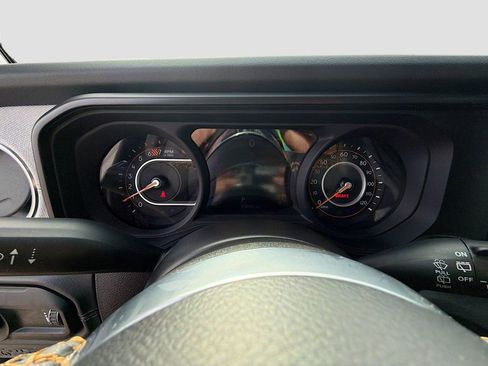 Used 2024 Jeep Wrangler Sahara image 37