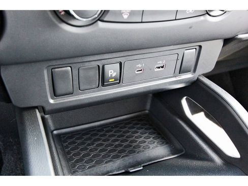 Used 2024 Nissan Frontier SV w/ Technology Package AWD/4WD image 23