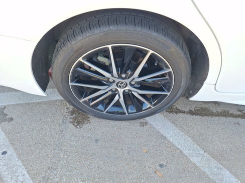 Used 2024 Toyota Camry SE image 11