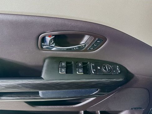 Used 2017 Kia Sedona SX Limited image 23