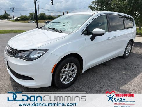 Used 2023 Chrysler Voyager LX FWD image 1
