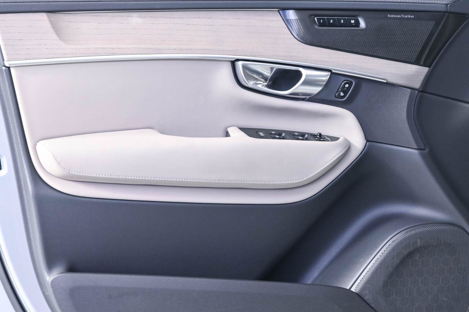 Certified 2026 Volvo XC90 B6 Plus AWD/4WD image 6