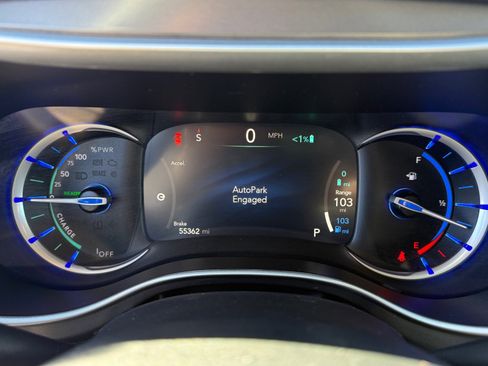 Used 2023 Chrysler Pacifica Touring-L image 34