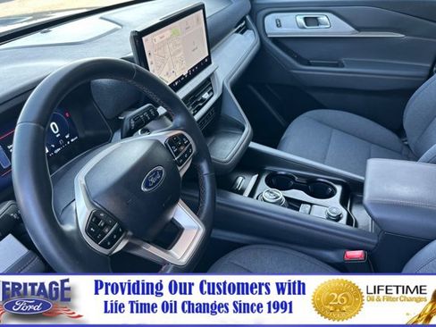 Used 2025 Ford Explorer Active AWD/4WD image 10