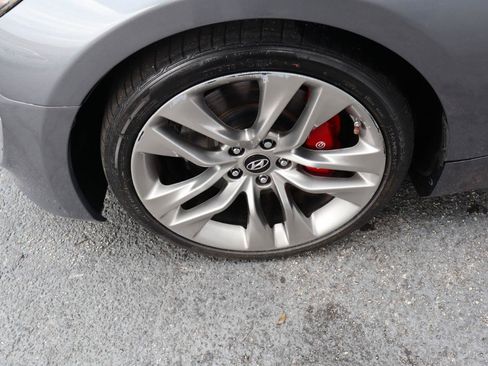 Used 2015 Hyundai Genesis 3.8 RWD image 21