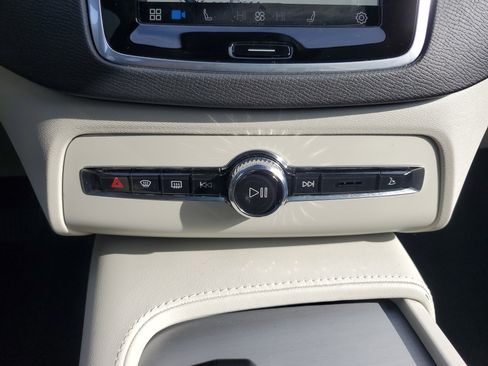 Used 2024 Volvo XC90 B5 Core image 26