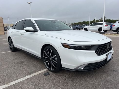 Certified 2023 Honda Accord Touring image 3